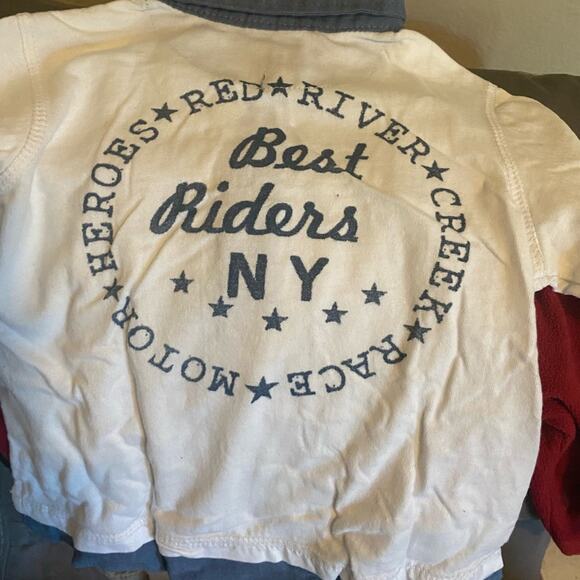 BOY'S 3T Clothing Mystery Box - Picture 9 of 13